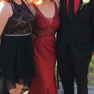 Beautiful Red Prom dress 🍒